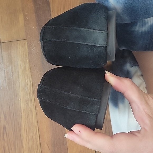 Vionic Women's Black Embroidered Slip-On Flats - Picture 3 of 12